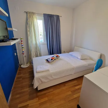 Lara Apartment