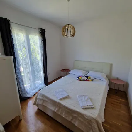 Lara Apartment *