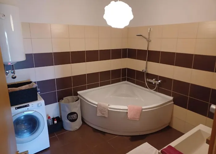 Lara Apartmán *