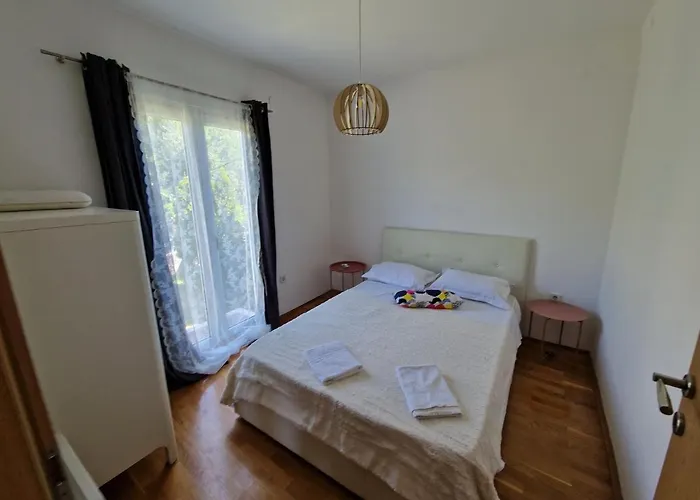 Lara Apartmán *